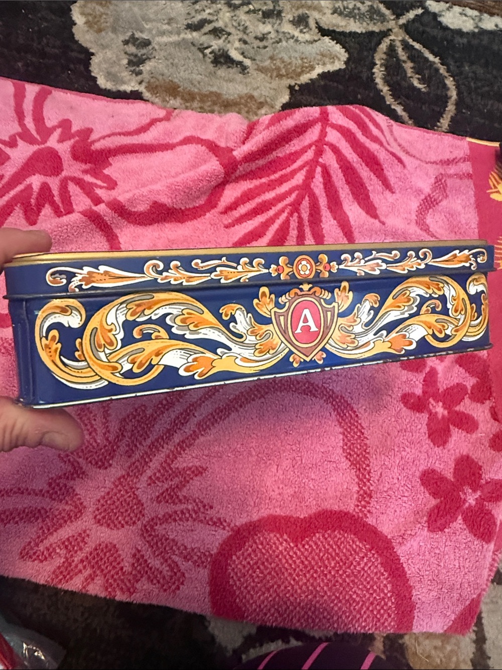1986 H.R.H prince andrew Royal Wedding Commemorative Tin - Red, Blue & Gold - Picture 3 of 5